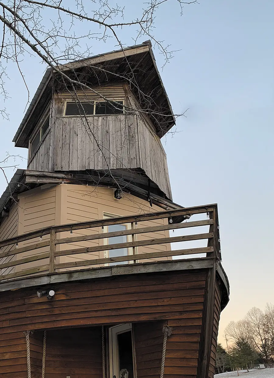 outdoor view of a wood cabin